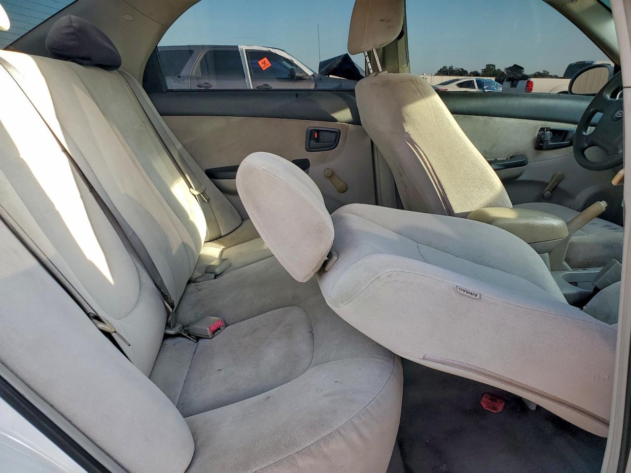 2006 Kia Spectra Lx VIN: KNAFE121365339402 Lot: 95479675