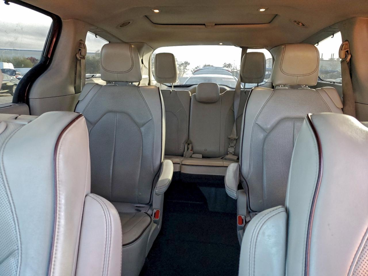 2017 Chrysler Pacifica Limited VIN: 2C4RC1GG7HR647701 Lot: 94828905