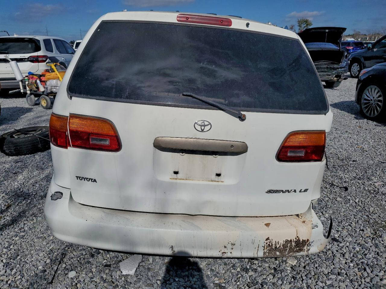 1998 Toyota Sienna Le VIN: 4T3ZF13CXWU066898 Lot: 95279375