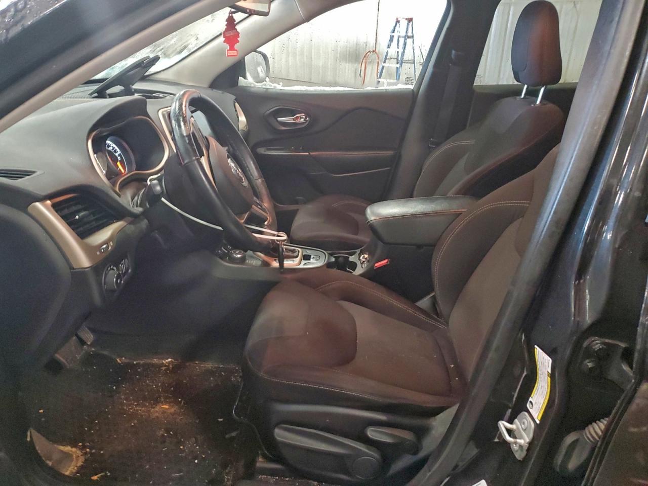 2016 Jeep Cherokee Latitude VIN: 1C4PJMCS9GW133752 Lot: 94142875