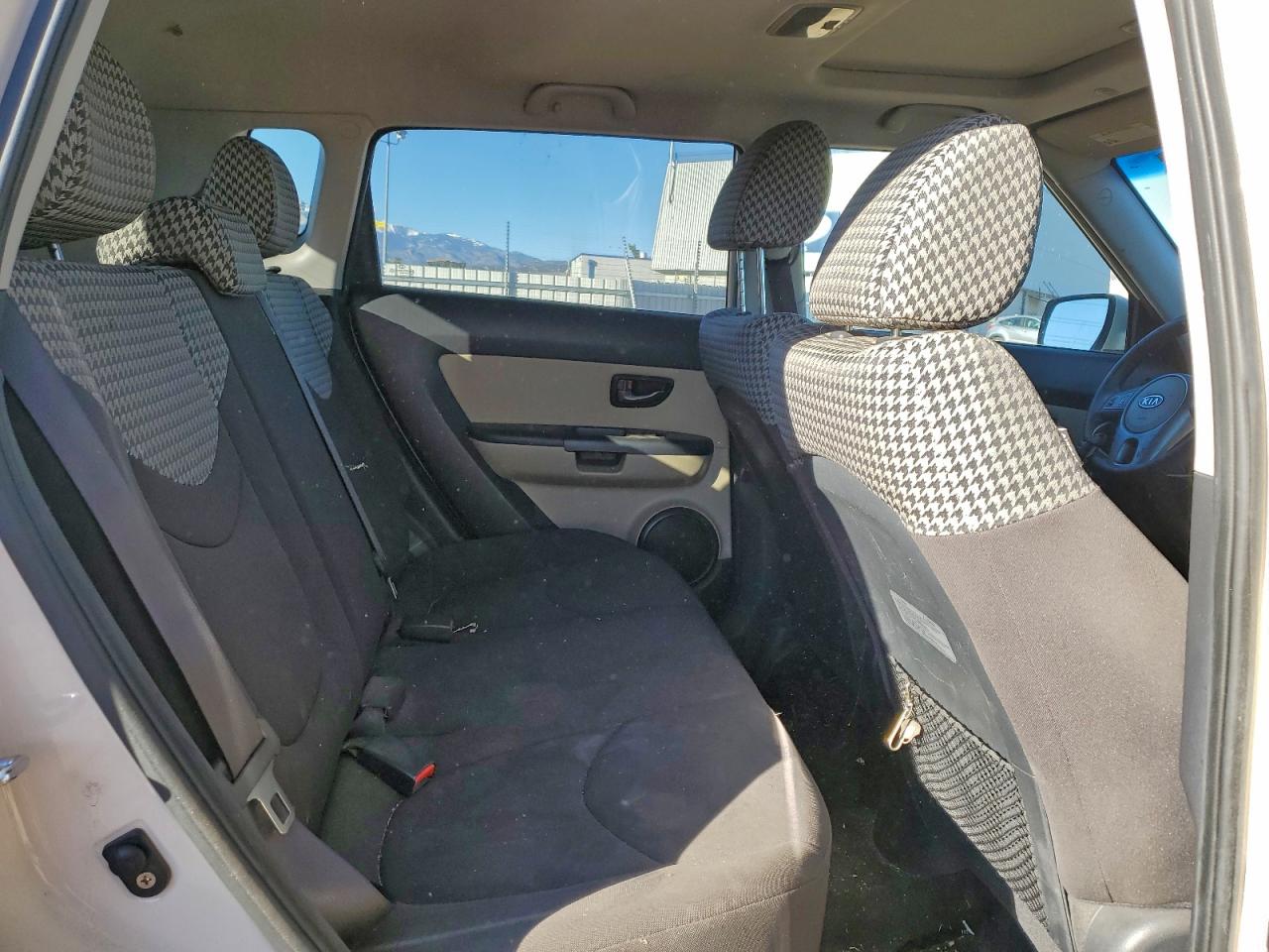 2011 Kia Soul + VIN: KNDJT2A23B7728980 Lot: 96140415