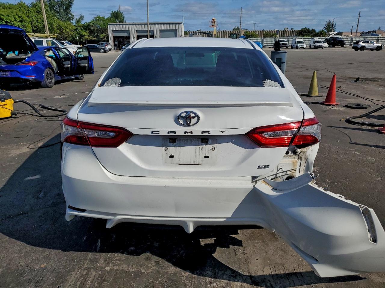 2018 Toyota Camry L VIN: 4T1B11HK3JU586636 Lot: 95269685