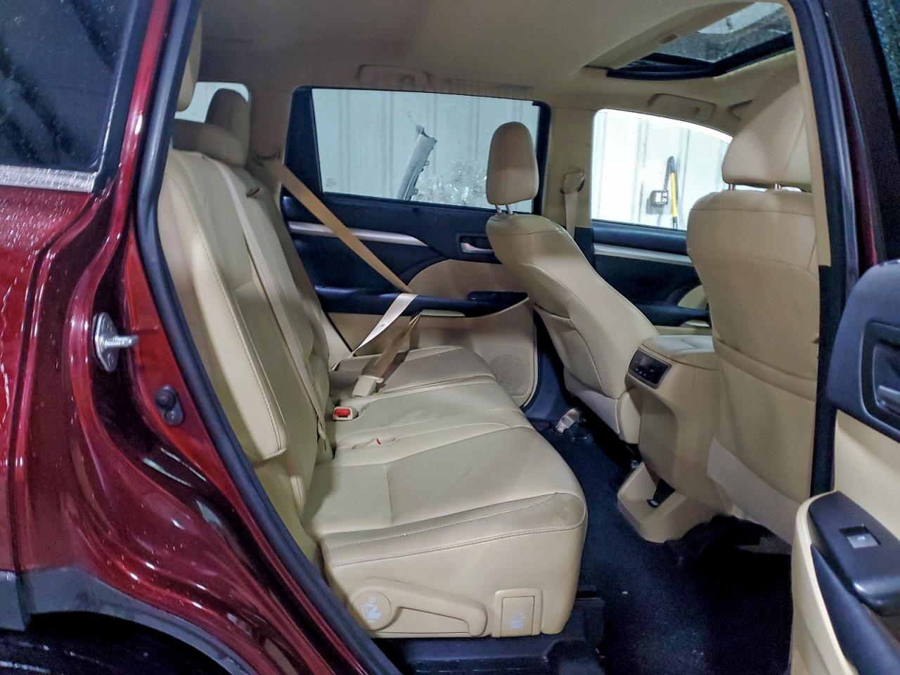 2016 Toyota Highlander Xle VIN: 5TDJKRFH2GS226385 Lot: 95329205