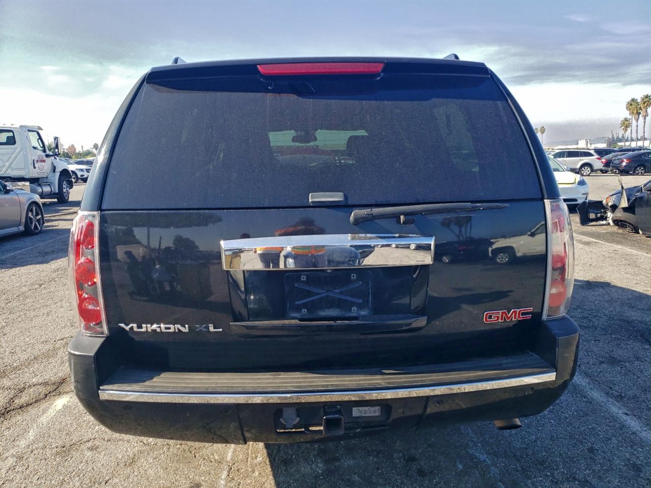 2007 GMC Yukon Xl Denali VIN: 1GKFK66897J253010 Lot: 95120985