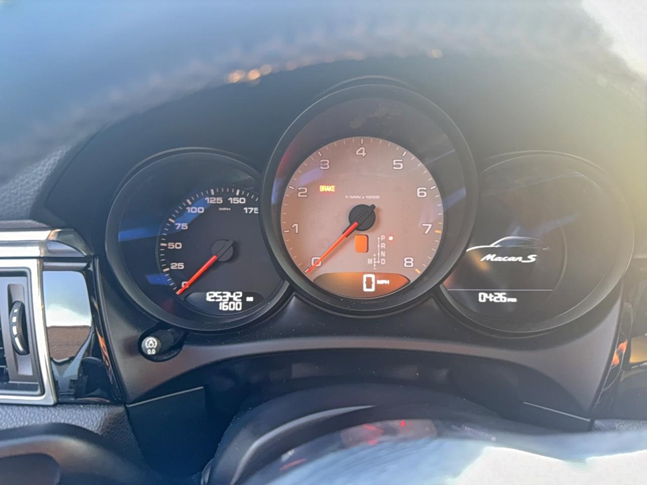 2016 Porsche Macan S VIN: WP1AB2A50GLB54364 Lot: 97636865