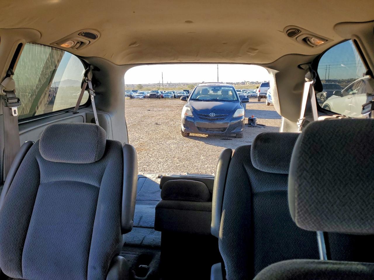 2005 Chrysler Town & Country Touring VIN: 2C4GP54L05R469663 Lot: 96040405