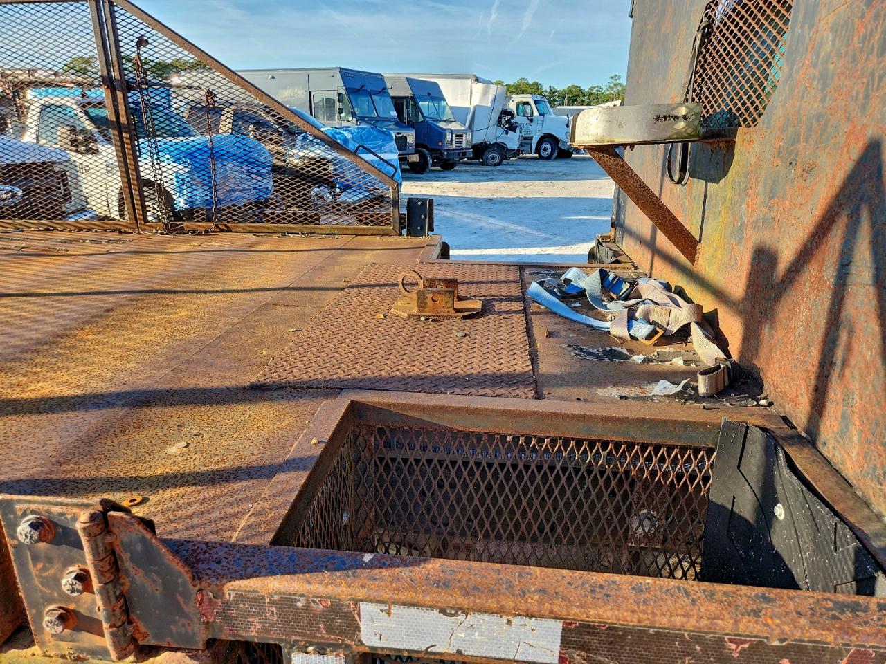 2016 Ford F550 Flatbed Truck VIN: 1FDUF5HT9GEB87906 Lot: 94119075