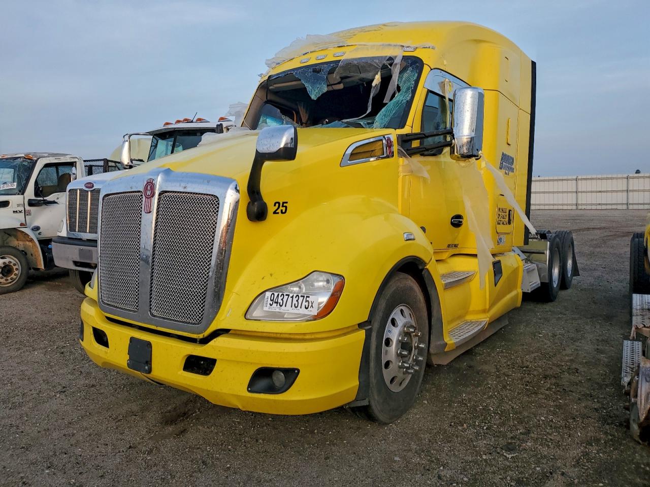 2020 Kenworth Constructi - Semi Truck VIN: 3WKYDP9X4LF416219 Lot: 94371375