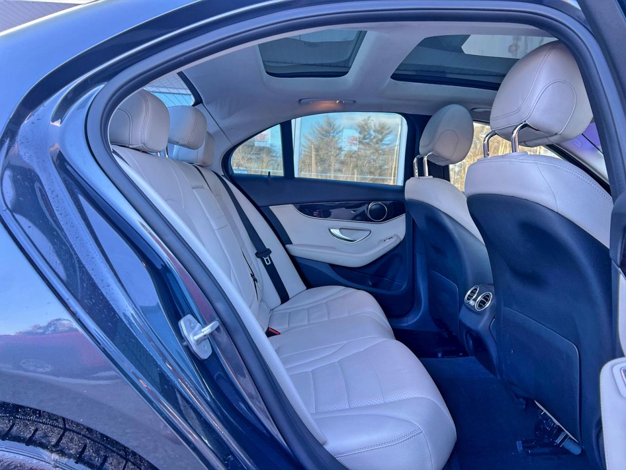 2016 Mercedes-Benz C 300 4Matic VIN: WDDWF4KB1GR163573 Lot: 97799925