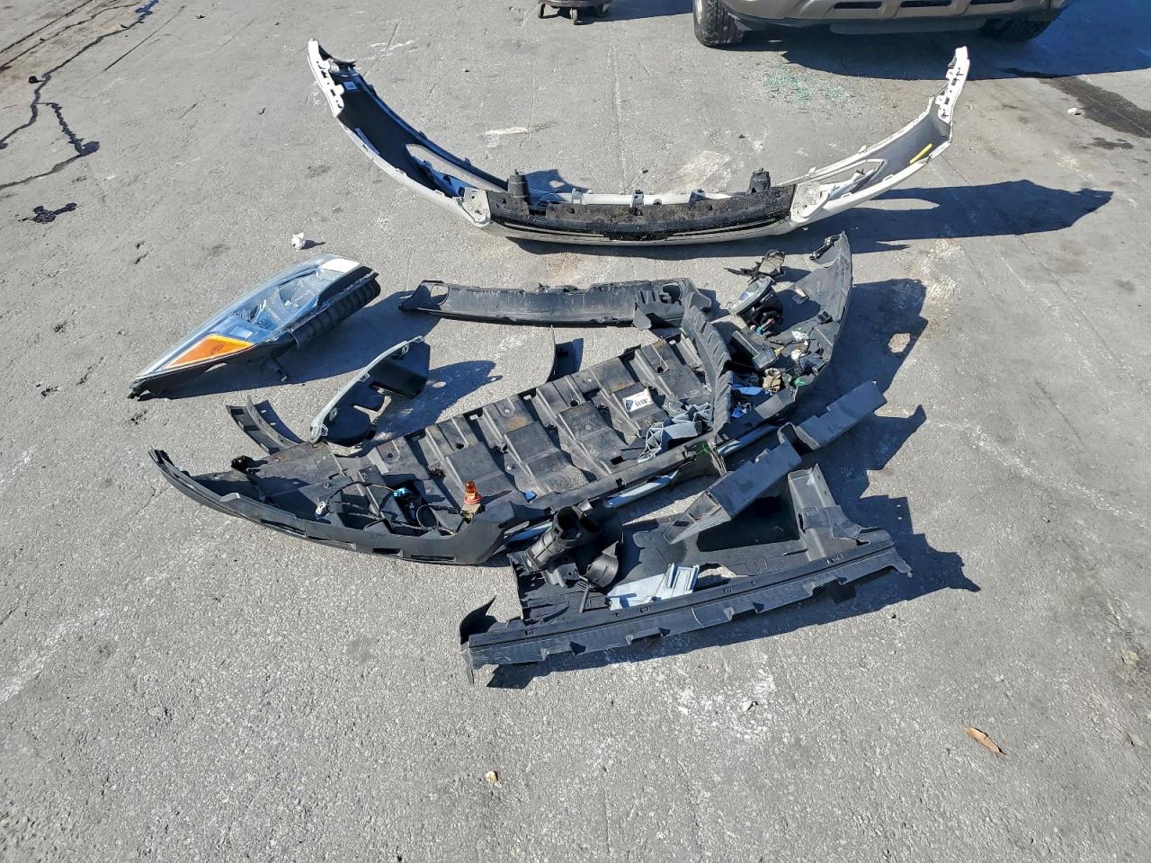 2015 Ford Escape Titanium VIN: 1FMCU0J96FUB16413 Lot: 96287515