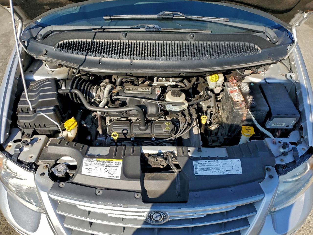 2005 Chrysler Town & Country Limited VIN: 2C8GP64L65R474225 Lot: 96708835