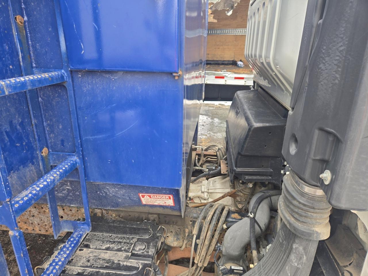 2017 Isuzu Npr Hd Refuse Truck VIN: 54DC4W1B4HS801692 Lot: 95971765