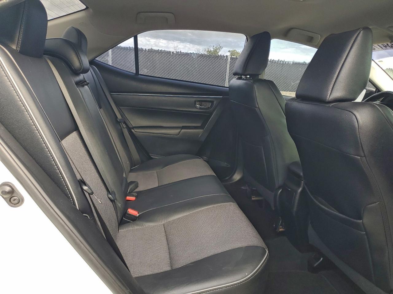 2015 Toyota Corolla L VIN: 5YFBURHE9FP271414 Lot: 94934175