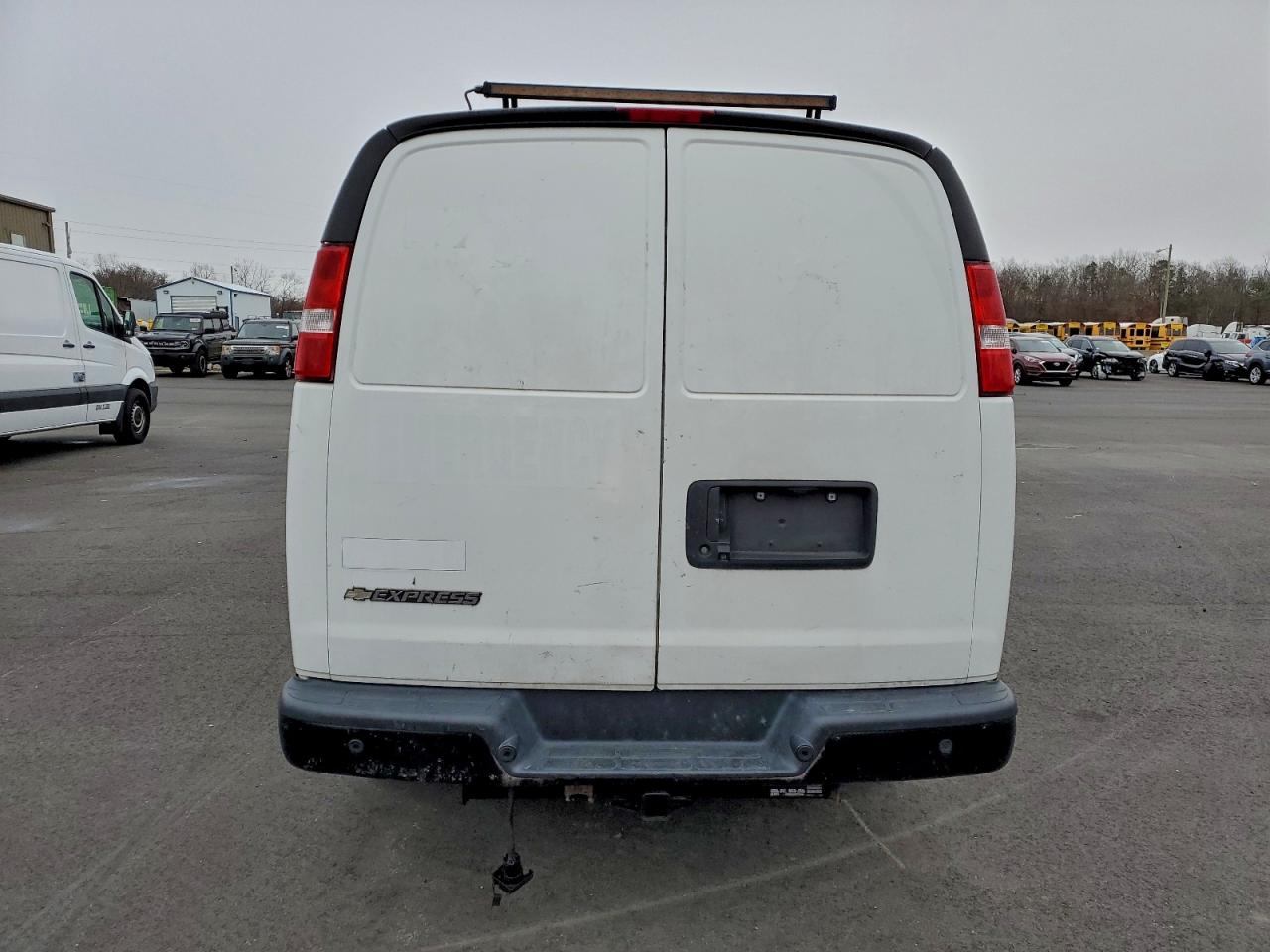 2019 Chevrolet Express G2500 Delivery Van VIN: 1GCWGAFP2K1242480 Lot: 92621795