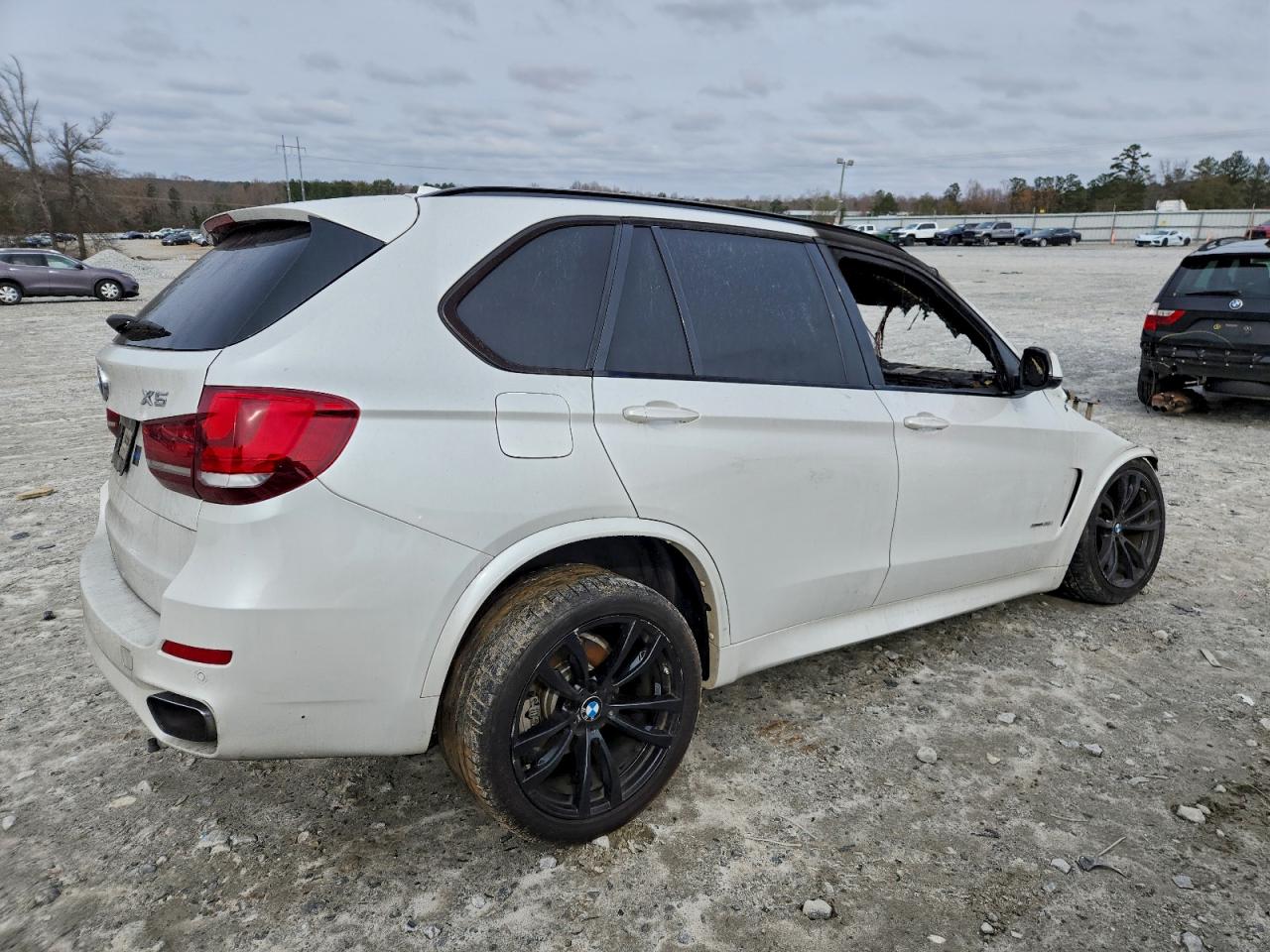 Фото: 5UXKR2C30H0X05763