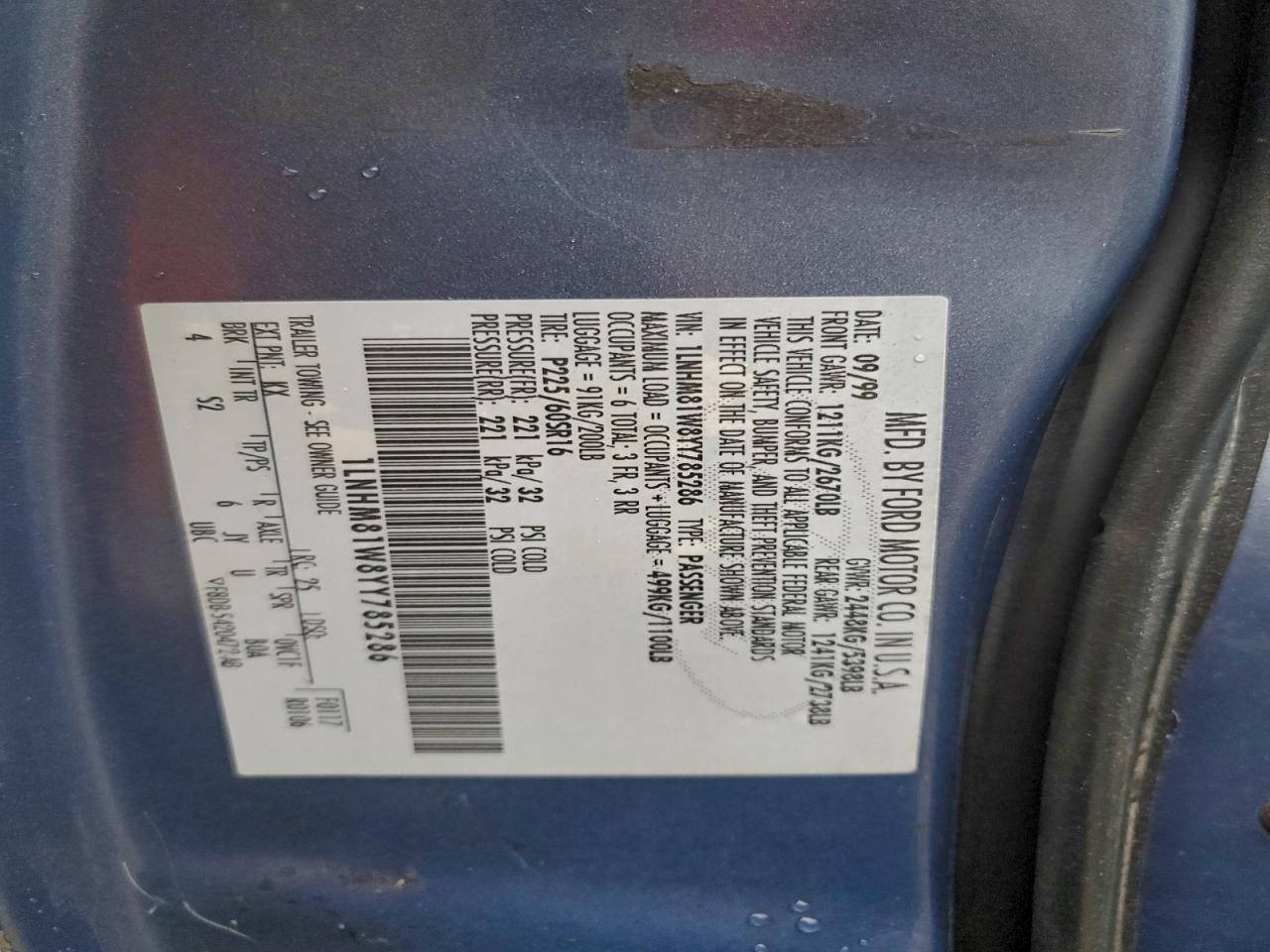 2000 Lincoln Town Car Executive VIN: 1LNHM81W8YY785286 Lot: 96403955