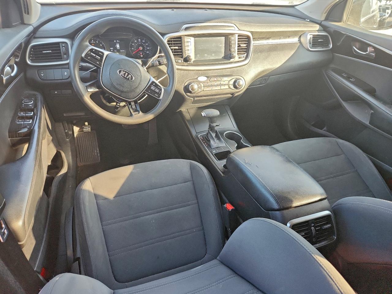 2019 Kia Sorento L VIN: 5XYPG4A34KG475903 Lot: 98031775