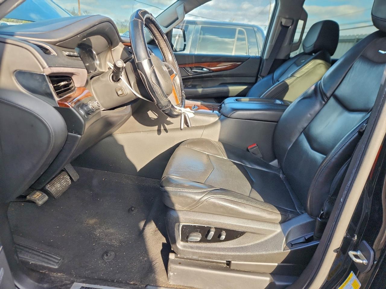 2019 Cadillac Escalade Esv Luxury VIN: 1GYS4HKJ3KR167110 Lot: 95339705