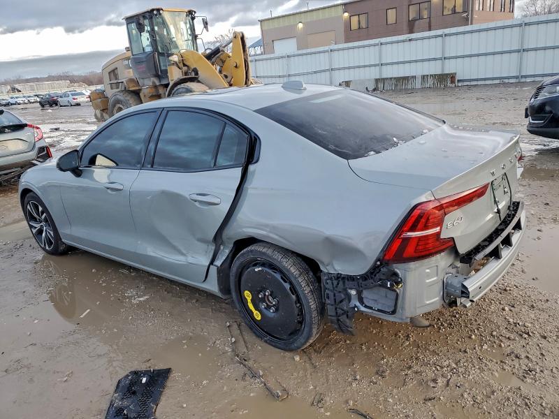  VOLVO S60 CORE 2024 Серебристый