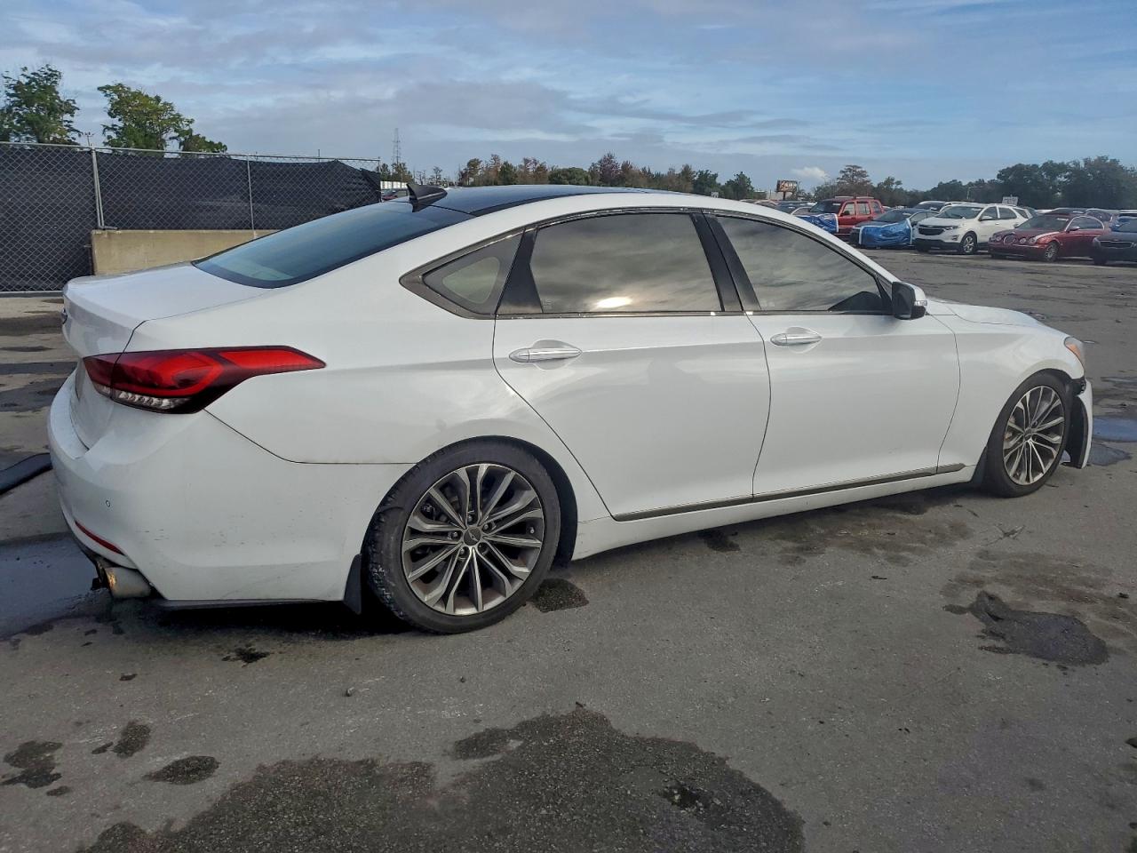 2015 Hyundai Genesis 3.8L VIN: KMHGN4JE7FU088236 Lot: 97522875