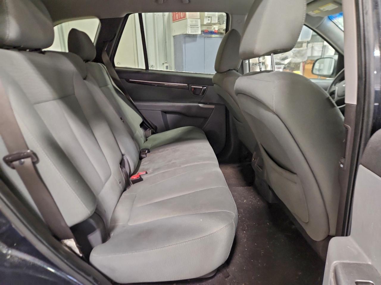 2011 Hyundai Santa Fe Gls VIN: 5XYZGDABXBG015564 Lot: 94789325