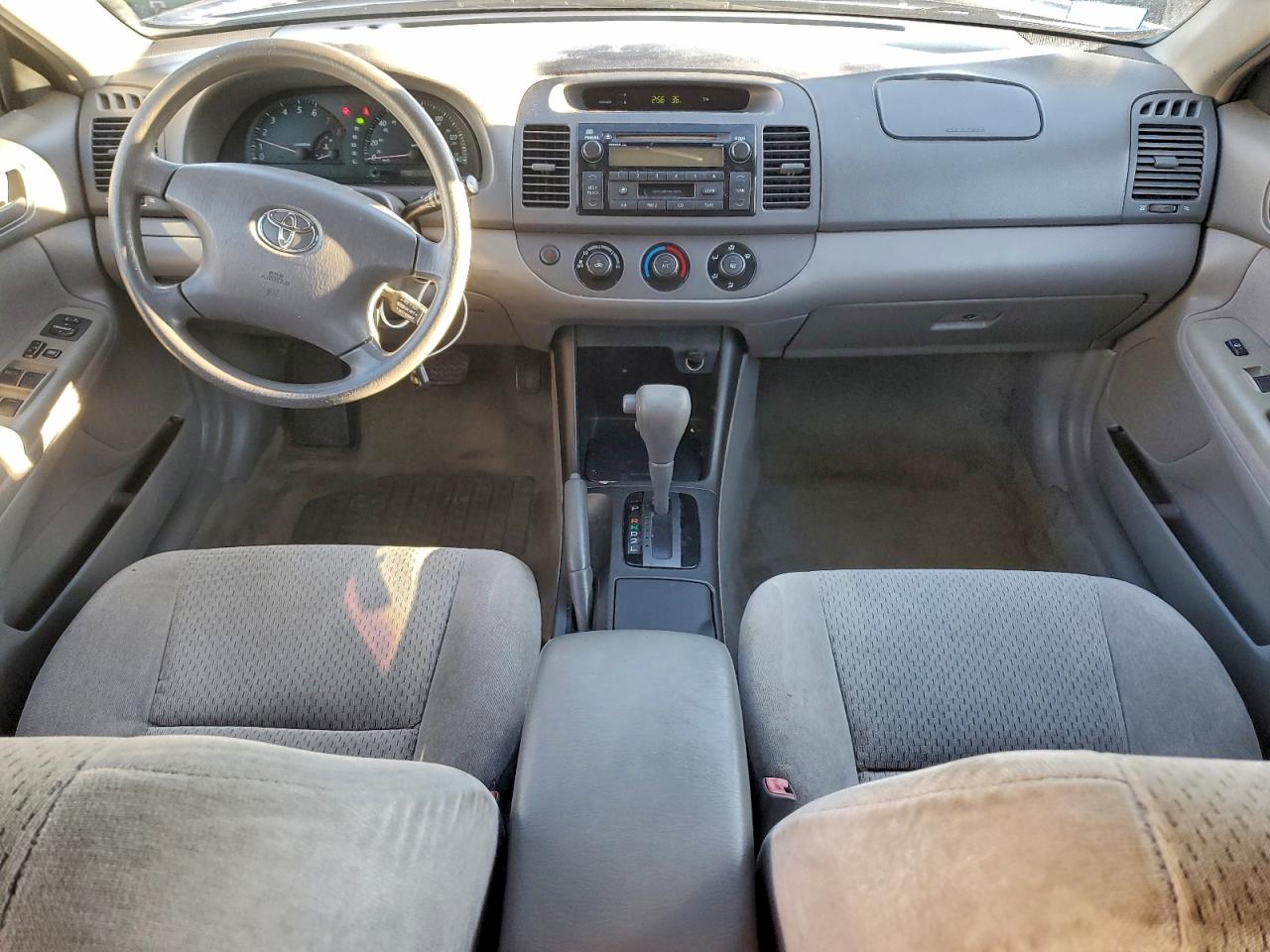 2003 Toyota Camry Le VIN: 4T1BE32K03U721664 Lot: 96303675