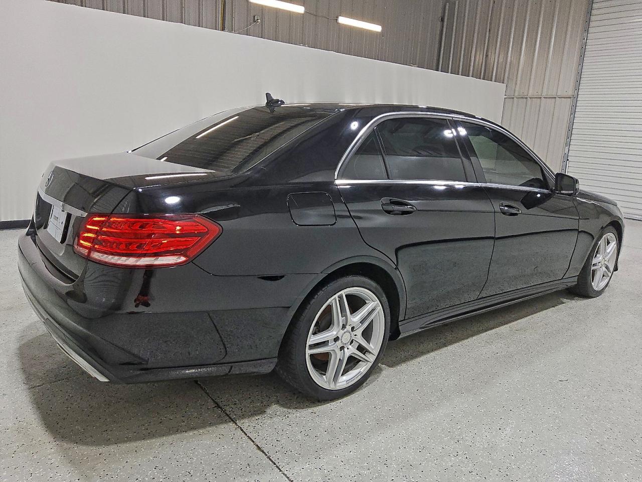 2014 Mercedes-Benz E 350 VIN: WDDHF5KB6EA885289 Lot: 92510435