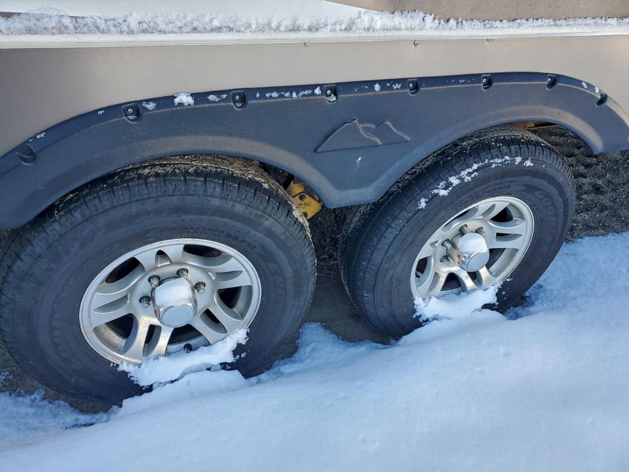 2011 Cougar Trav Trail VIN: 4YDF3242XB2507307 Lot: 94316085