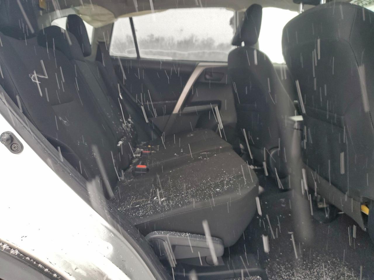 2018 Toyota Rav4 Le VIN: JTMBFREV0JD243303 Lot: 95246255