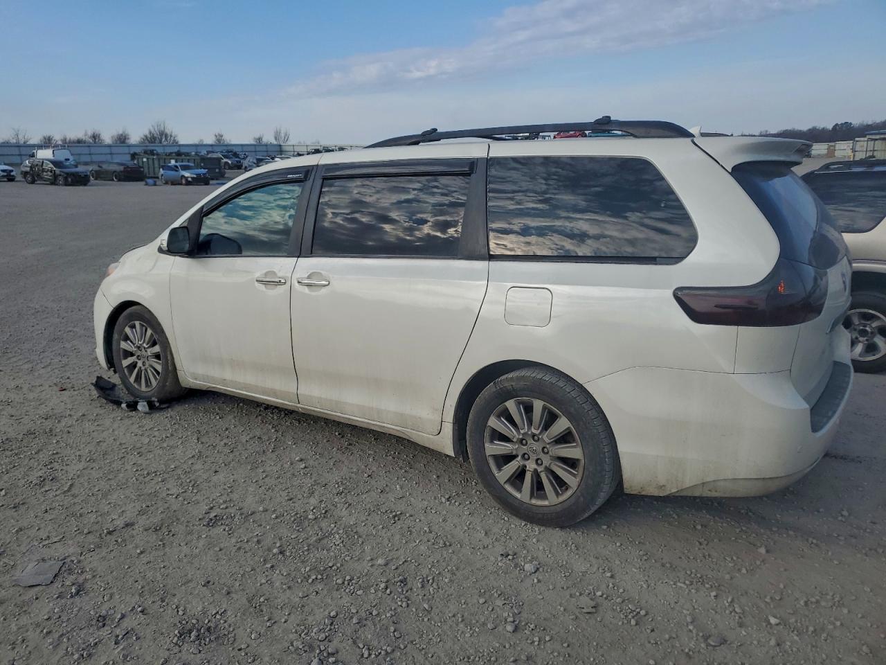 2015 Toyota Sienna Xle VIN: 5TDYK3DCXFS619889 Lot: 97529955