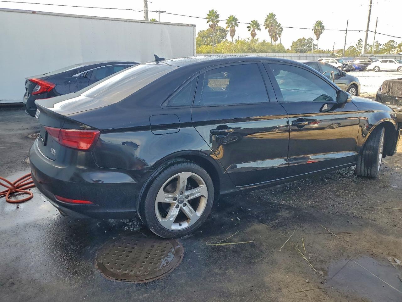 Фото: WAUB8GFF6J1043143