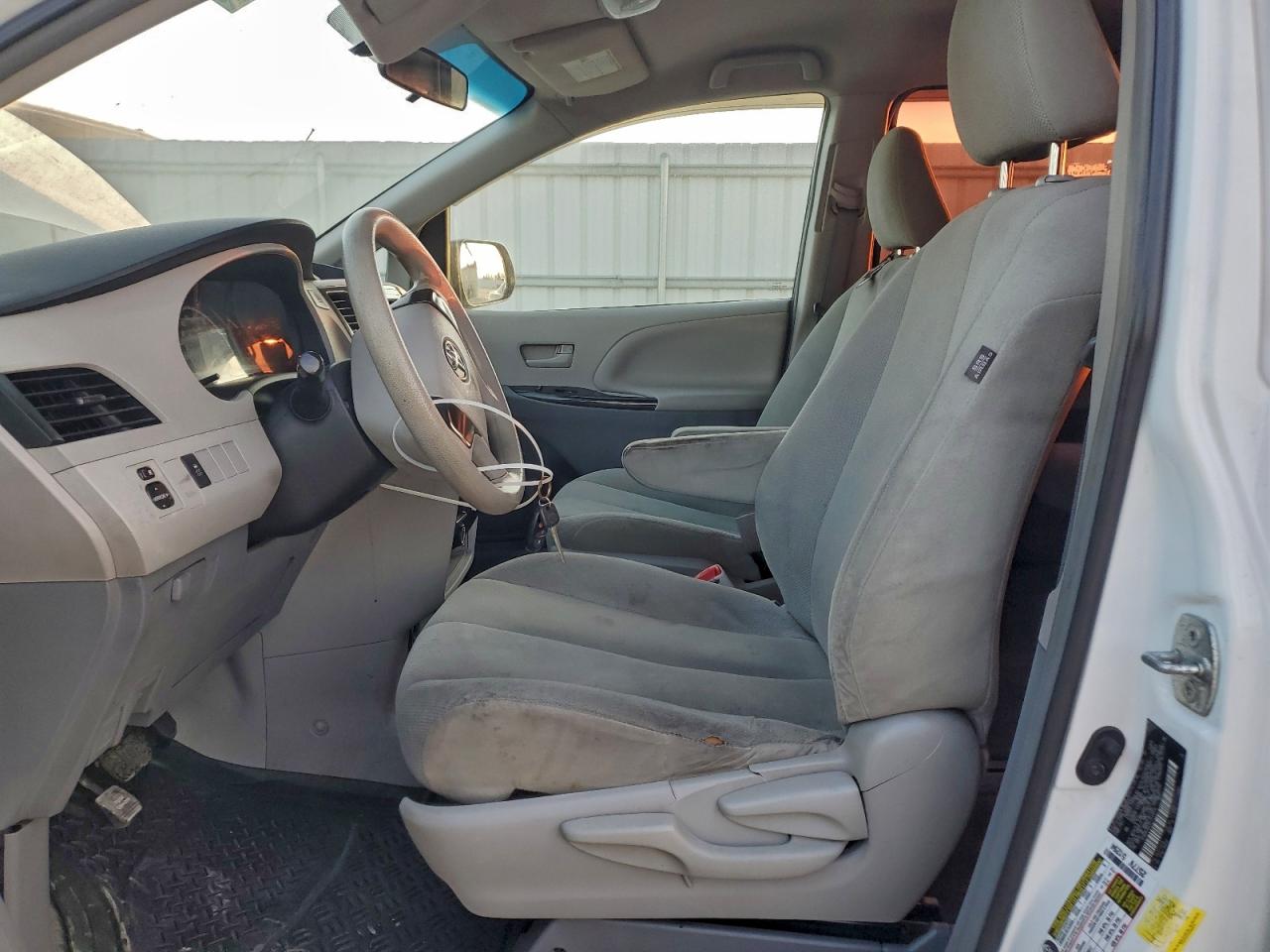 2014 Toyota Sienna VIN: 5TDZK3DC6ES448576 Lot: 97147985