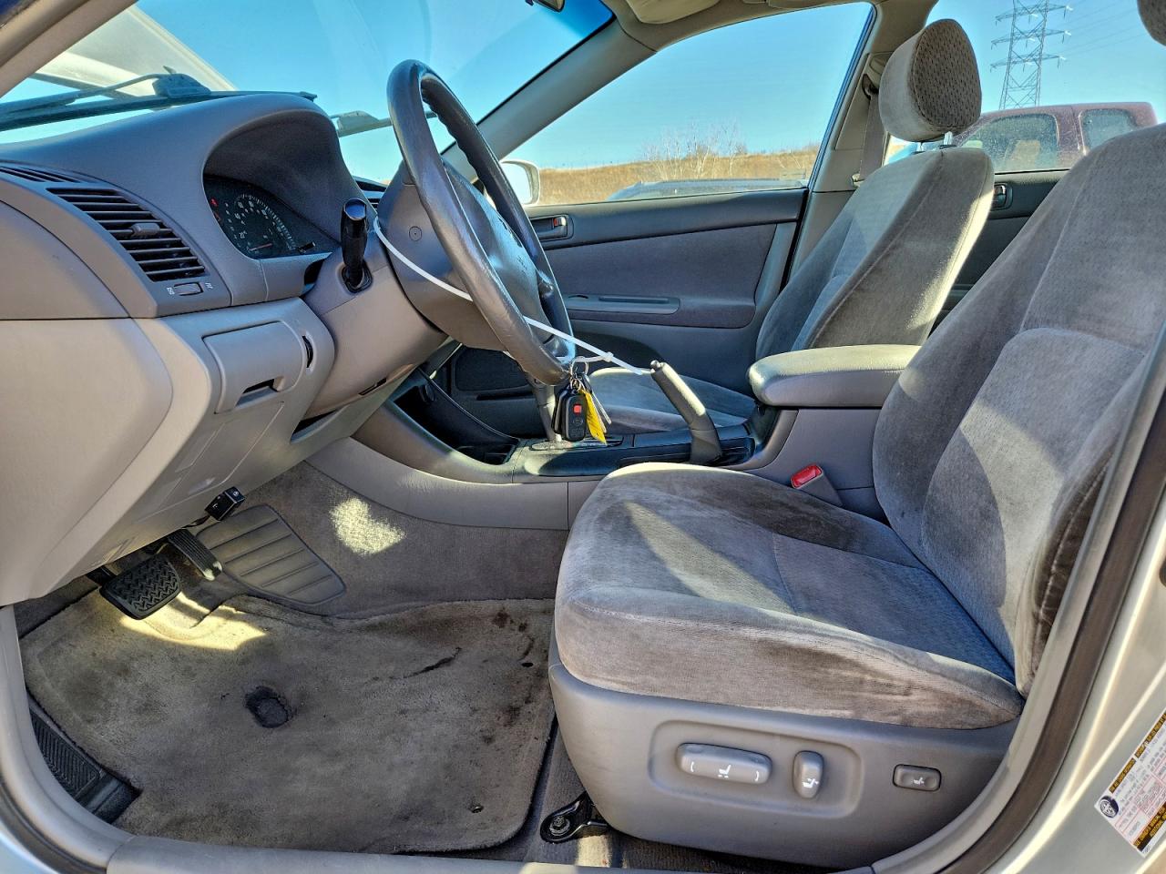 2004 Toyota Camry Le VIN: JTDBE32K940247369 Lot: 94476305