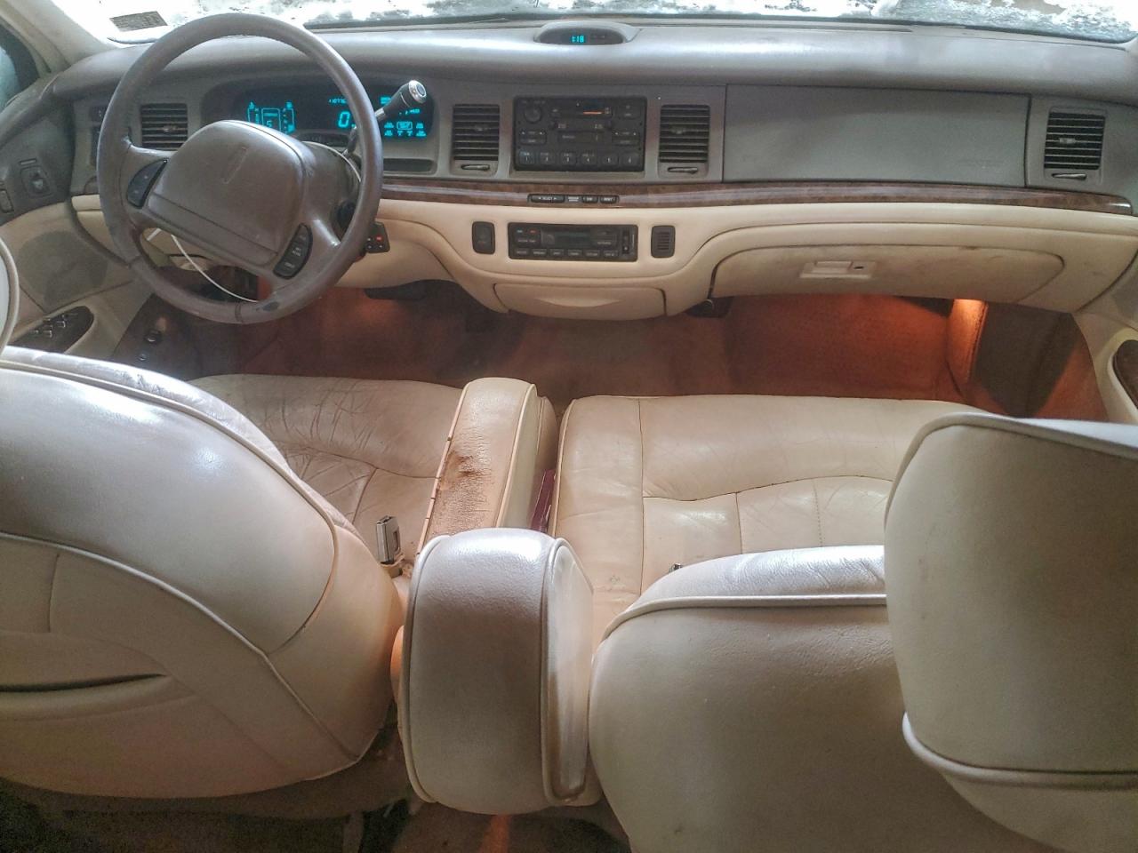 1997 Lincoln Town Car Executive VIN: 1LNLM81W1VY601022 Lot: 82704885