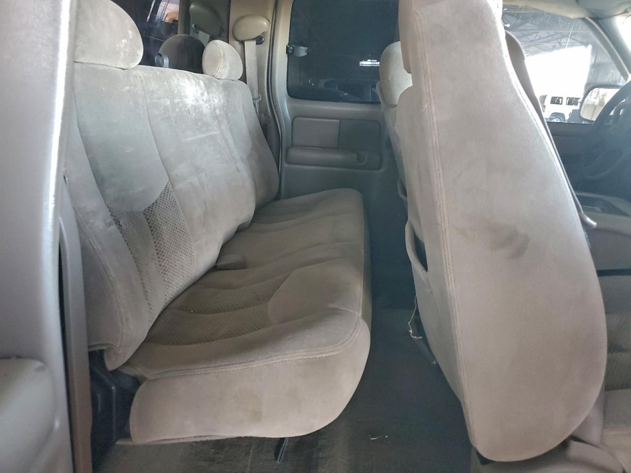 2004 Chevrolet Silverado C2500 Heavy Duty VIN: 1GCHC29U04E338406 Lot: 96553435