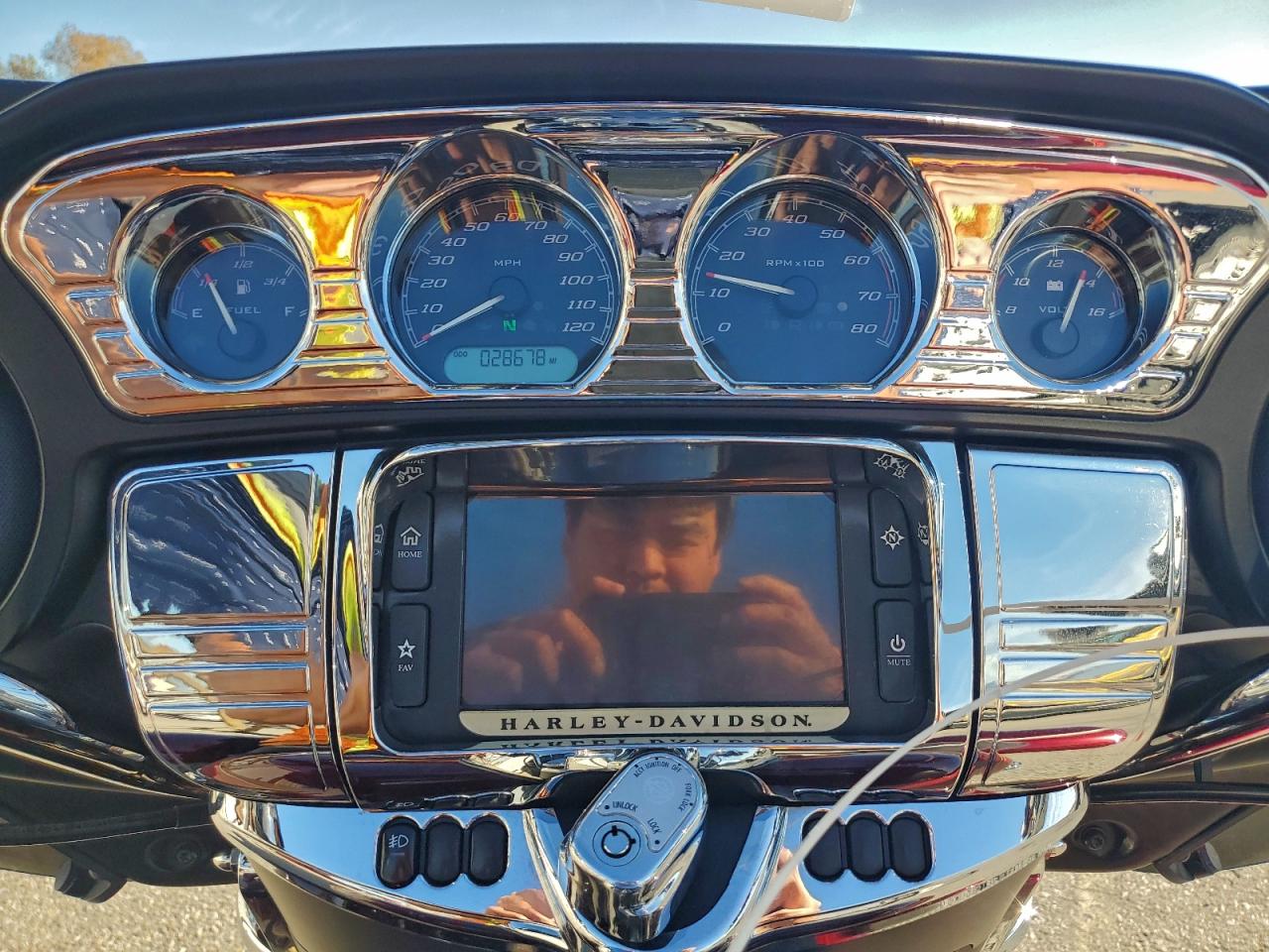 2016 Harley-Davidson Flhtcutg Tri Glide Ultra VIN: 1HD1MAL31GB860037 Lot: 96642015