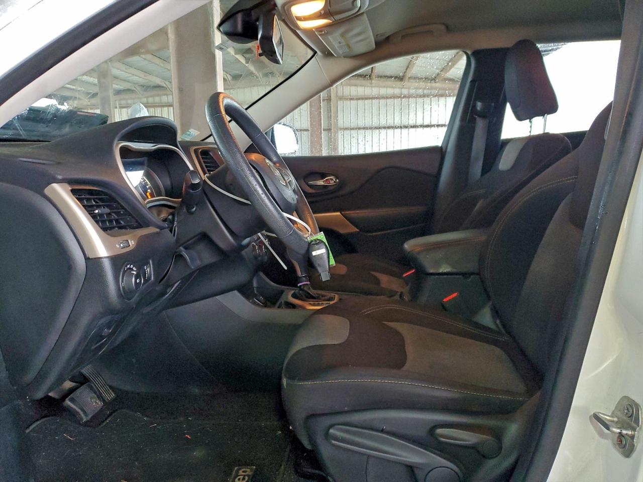 2018 Jeep Cherokee Latitude VIN: 1C4PJLCX8JD587452 Lot: 93612235