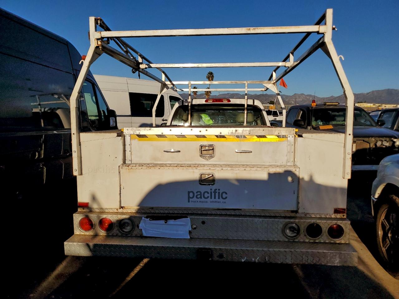 2003 Toyota Tundra Utility / Service Truck VIN: 5TBJN32193S405328 Lot: 95518775