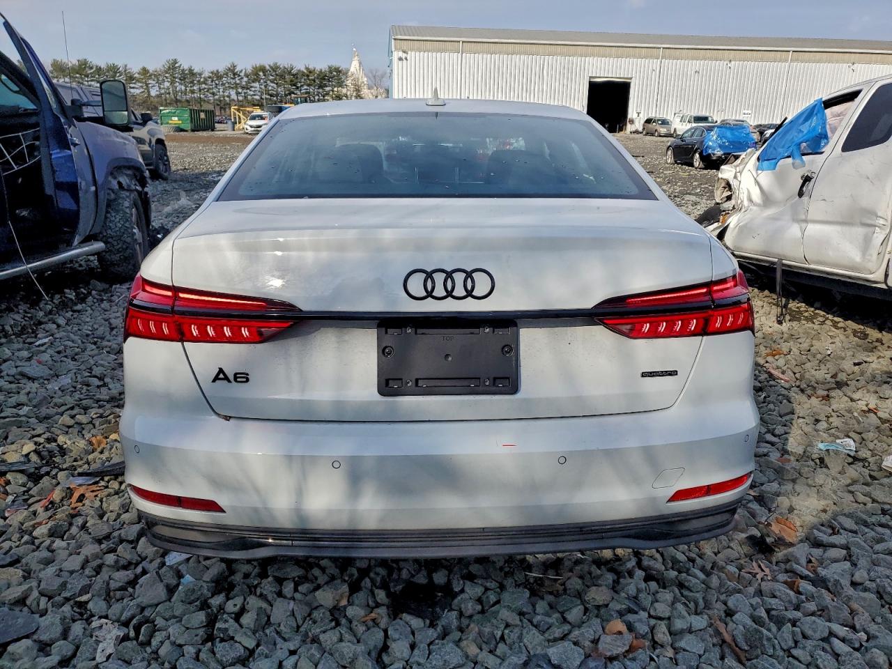 Фото: WAUD3BF23RN035173