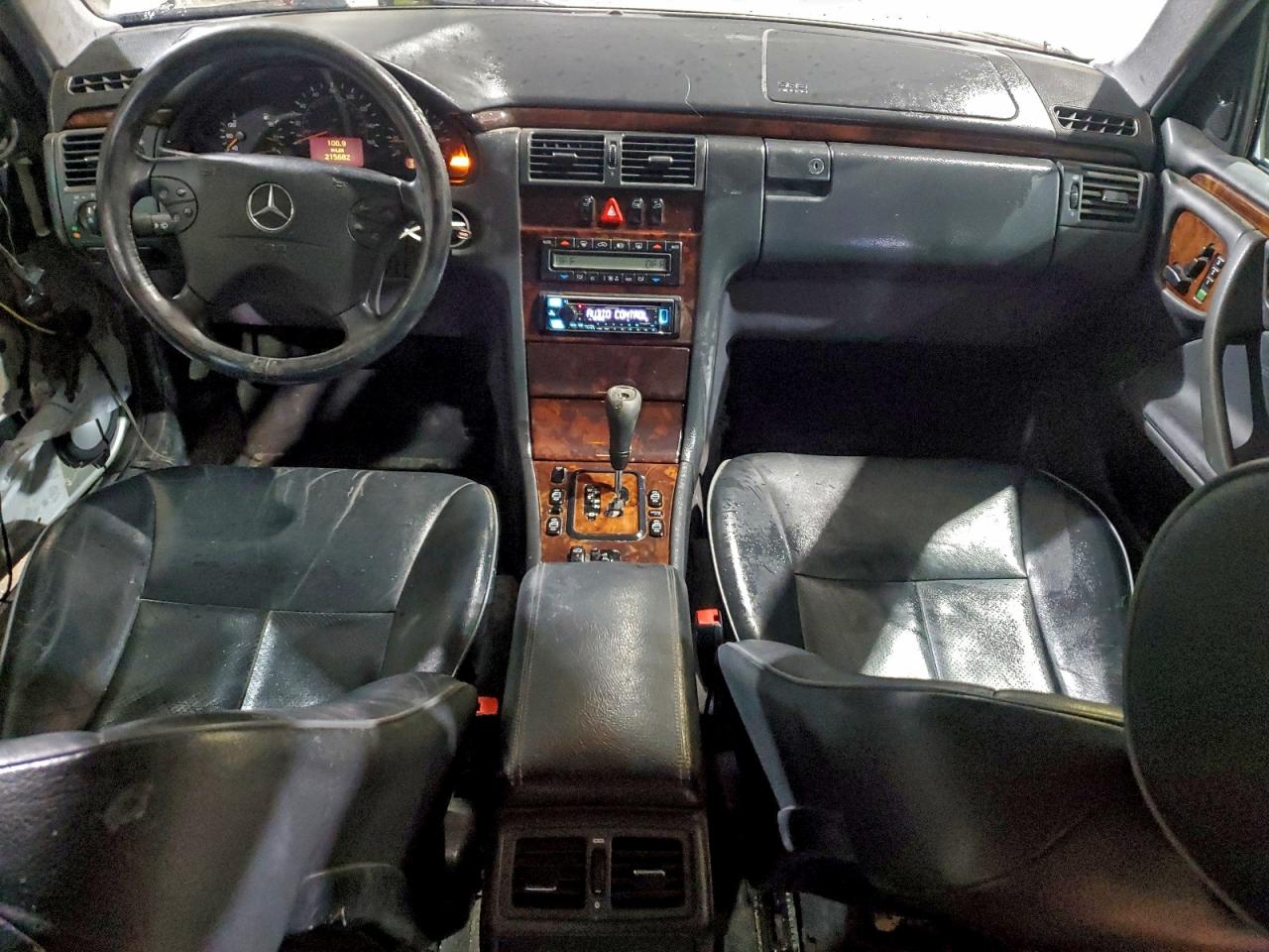 2000 Mercedes-Benz E 320 VIN: WDBJF65J7YB147535 Lot: 93742815