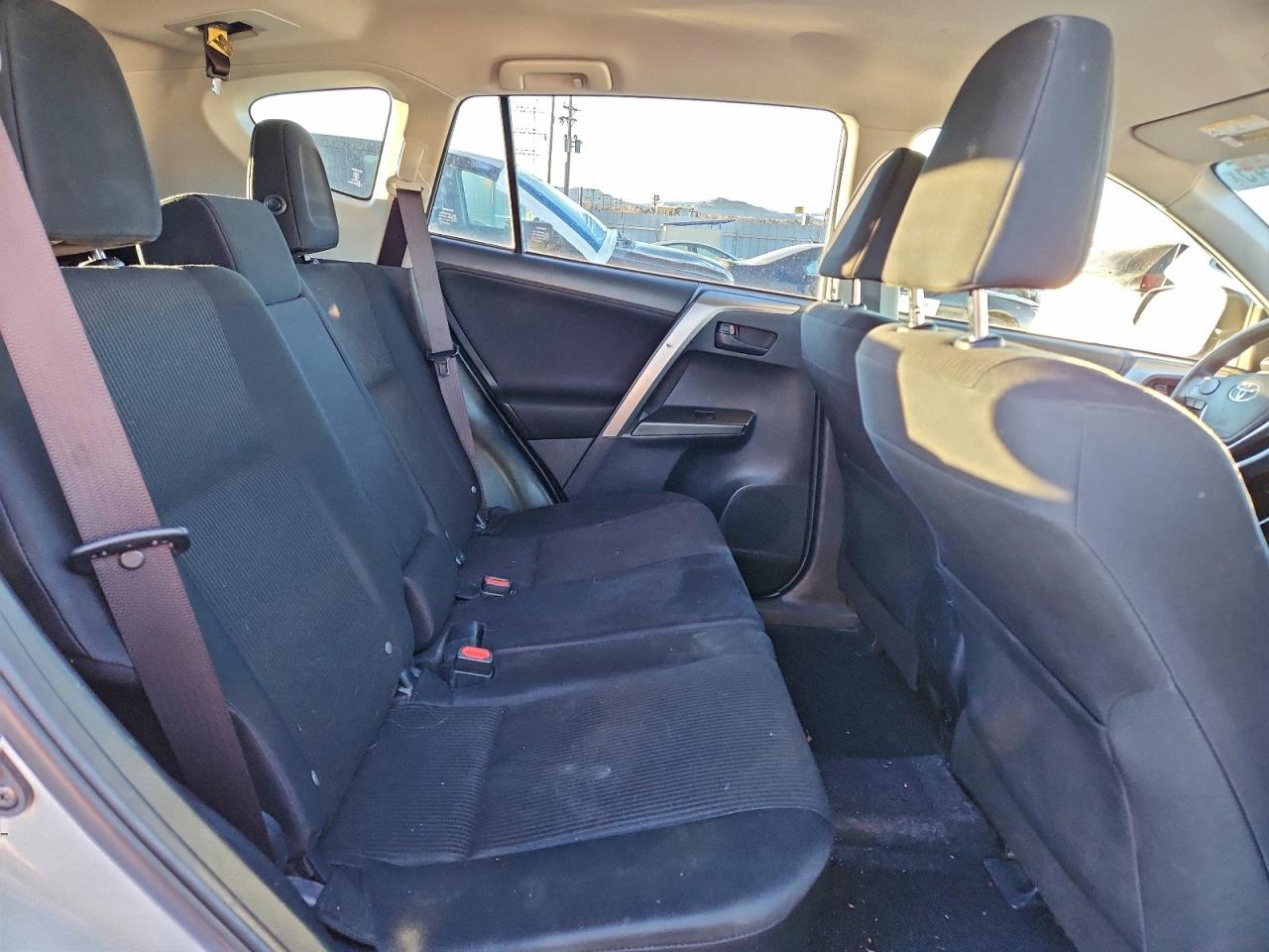 2018 Toyota Rav4 Le VIN: JTMBFREV2JJ739365 Lot: 94932245