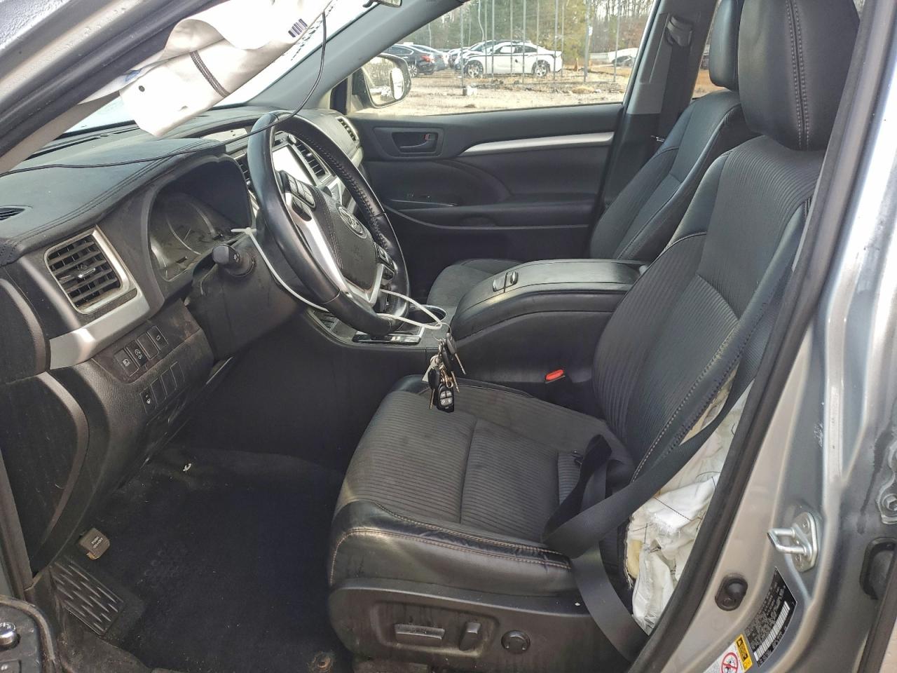 2018 Toyota Highlander Le VIN: 5TDBZRFH3JS894297 Lot: 85440535