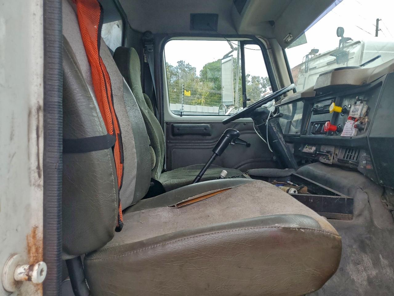 2001 International 8100 Dump Truck VIN: 1HSHCAHR41H373569 Lot: 94295675