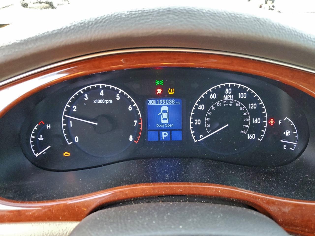 2013 Hyundai Genesis 3.8L VIN: KMHGC4DD3DU243421 Lot: 94812965