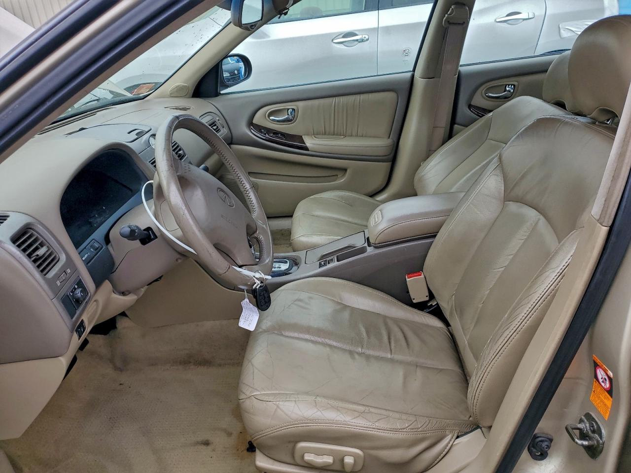 2000 Infiniti I30 VIN: JNKCA31A5YT110683 Lot: 95234125