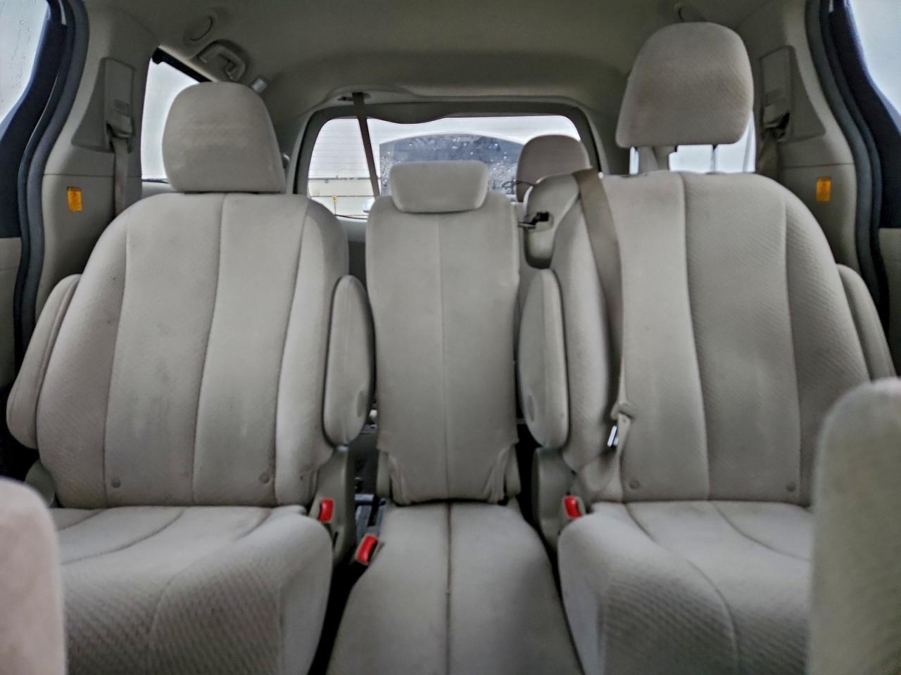 2011 Toyota Sienna Le VIN: 5TDKK3DC2BS028410 Lot: 93786395