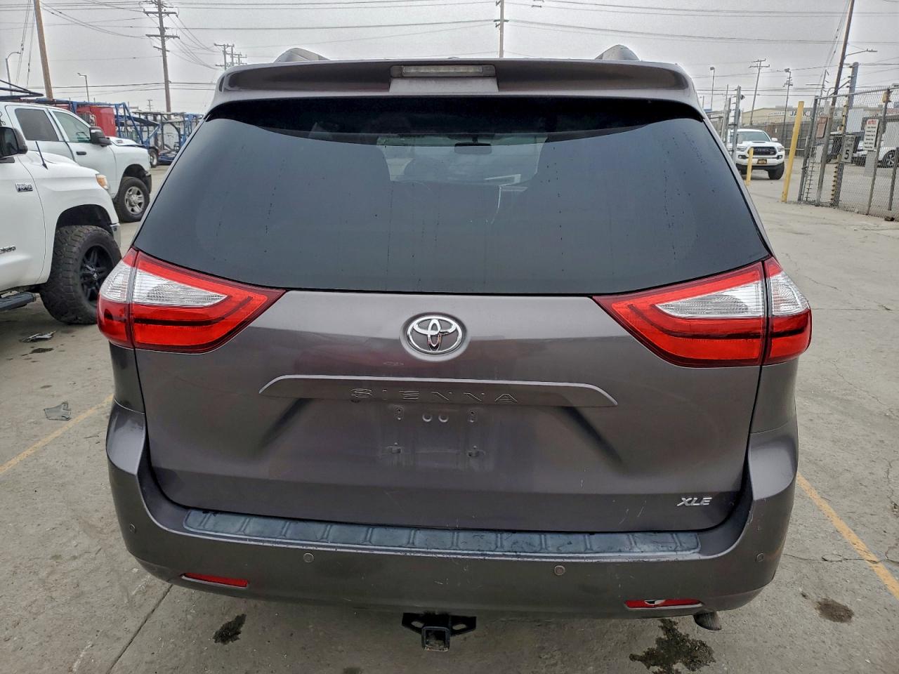 2015 Toyota Sienna Xle VIN: 5TDYK3DC5FS639760 Lot: 96832025