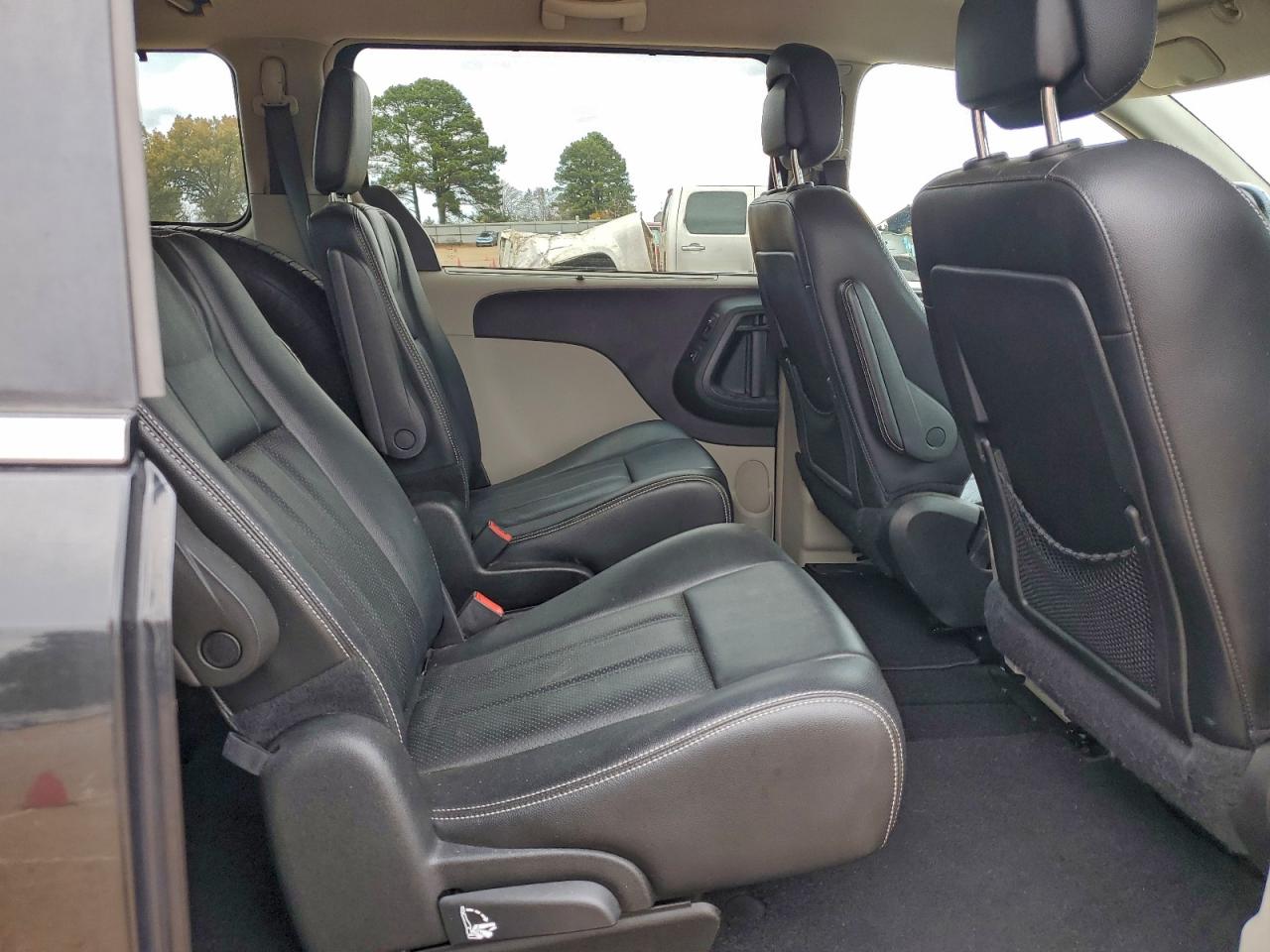 2015 Chrysler Town & Country Touring L VIN: 2C4RC1CG5FR675449 Lot: 97004565