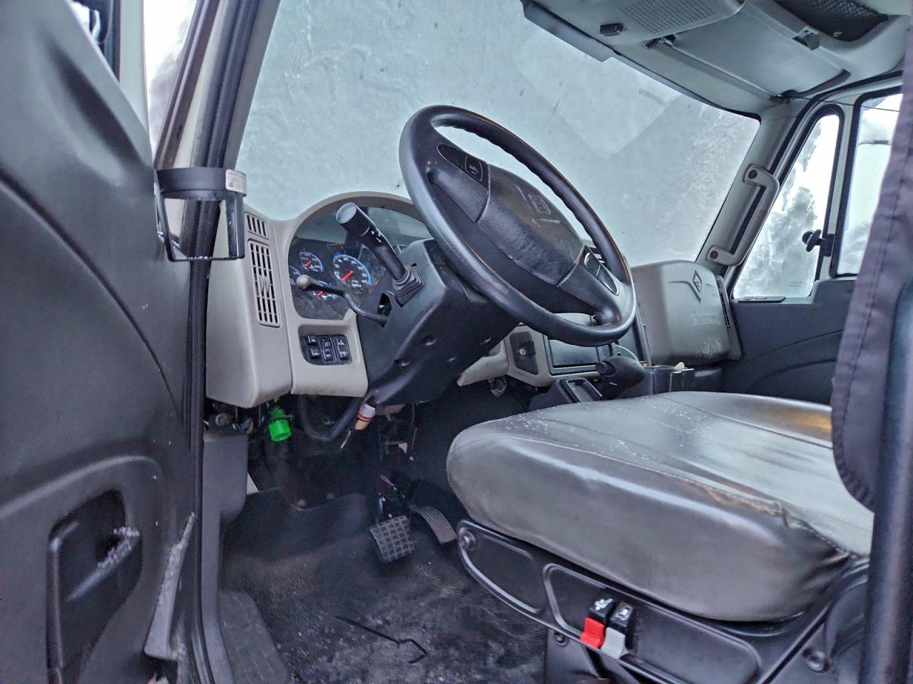 2017 International 4300 Box Truck VIN: 1HTMMMML0HH677096 Lot: 94441435