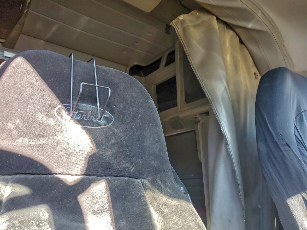 2013 Peterbilt 386 Semi Truck VIN: 1XPHDP9X1DD188136 Lot: 95530365